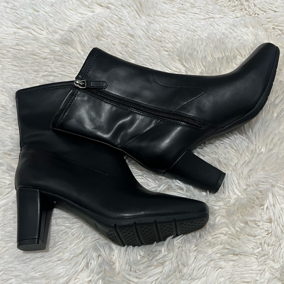AEROSOLES Black Ankle Boots - Picture 5 of 8